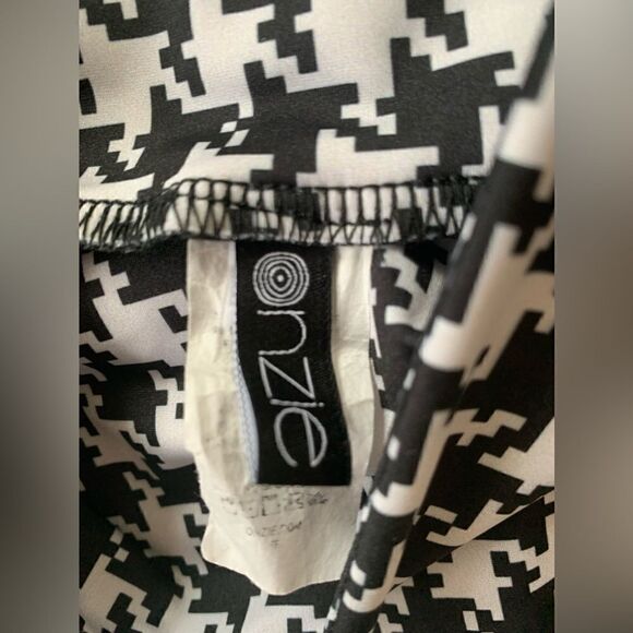 Onzie HIGH RISE MIDI LEGGING – HOUNDSTOOTH - Picture 7 of 9